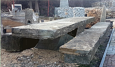 Tavolo con panche in pietra di Luserna