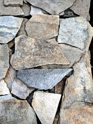 vecchio mosaico in pietra di Luserna