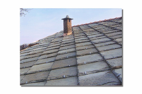 tetto in pietra per in montagna