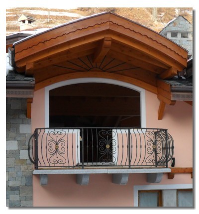 Balcone realizzato in pietra di Luserna