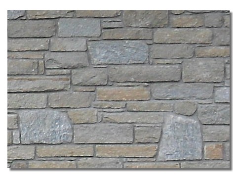 Rivestimento con pietra a liste e tupure in pietra